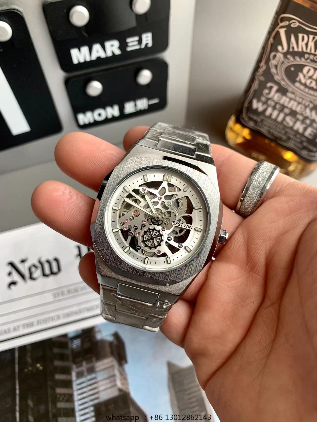 Luxury Watch Square - Водонепроницаемые персонализированные полые немеханические роскошные золотисто-зеленые